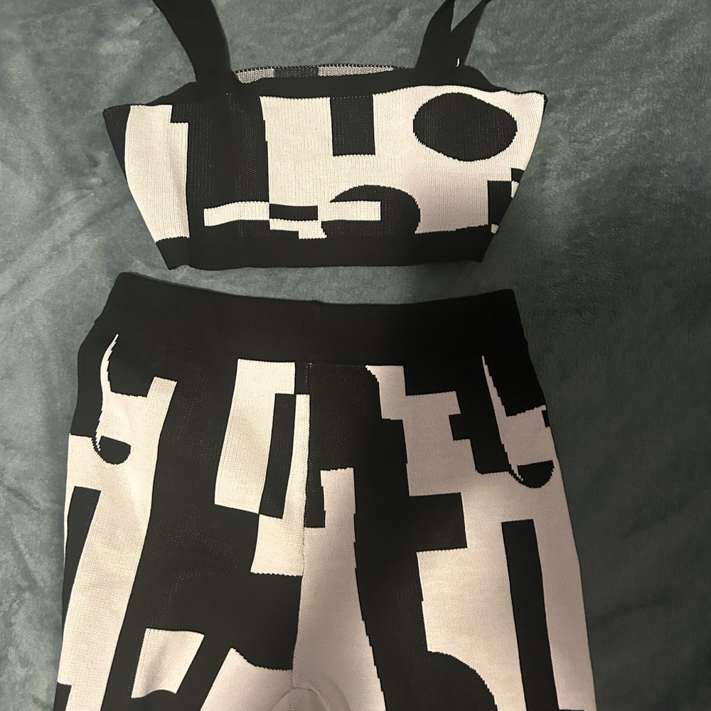 Abstract Two Piece set - Picture 2 of 7